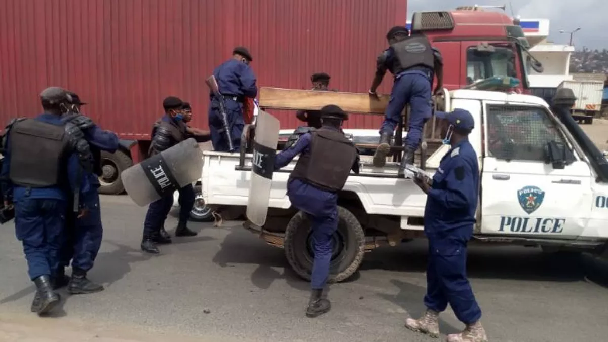Bukavu : trois présumés voleurs arrêtés et 2 armes AK-47 récupérées par la PNC dans la commune de Bagira