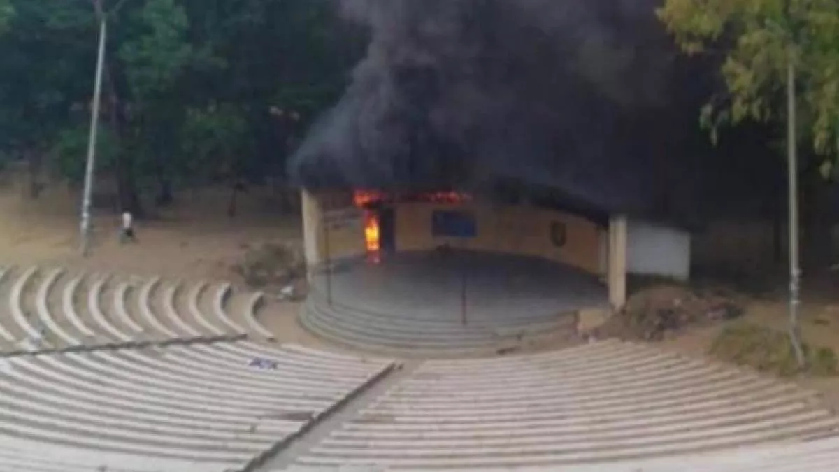 UNIKIN : une partie de l’amphithéâtre en feu