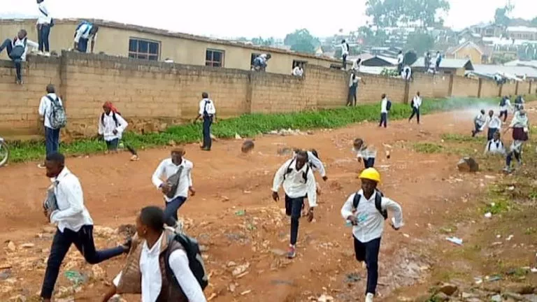 Beni : les activités scolaires paralysées, marche élèves