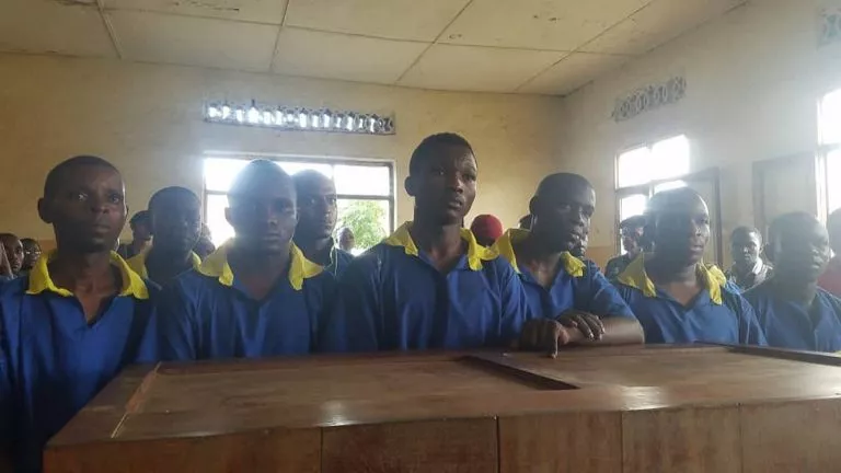 12 militants de la LUCHA