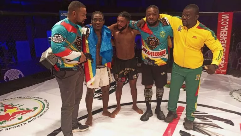 Arts Martiaux Mixtes : Ananias Mulumba tombe, Flex Mununga