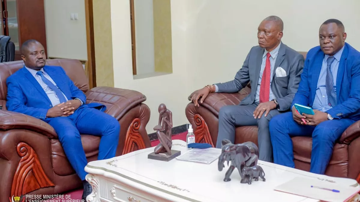 RDC – ESU : Muhindo Nzangi annonce l’arrivée du premier lot des véhicules des professeurs