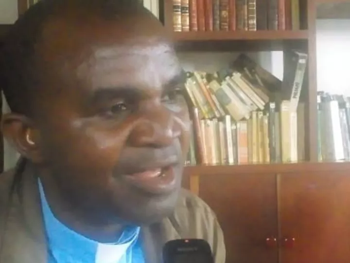 Journée de l’écrivain africain : “Le problème de la culture à la lecture est un défis pour la promotion des auteurs d’œuvres littéraires” ( Professeur Migheri Jean-Baptiste )