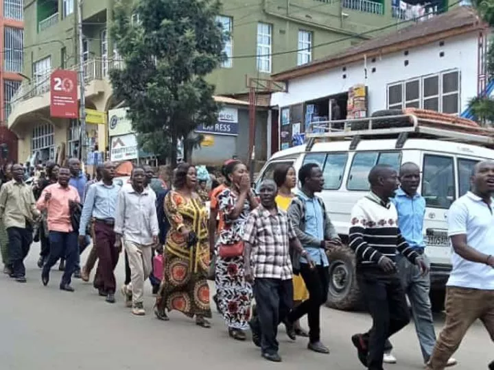 EPST/Bukavu : Les enseignants du Grand Kivu et du Katanga ont manifesté pour contester la violation de la feuille de route des accords de Mbwela signés avec le Gouvernement