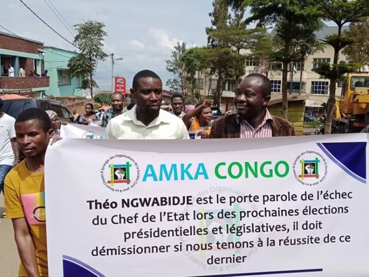 Sud-Kivu : Amka Congo manifeste pour exiger la démission de Ngwabidje et lance un message à Félix Tshisekedi