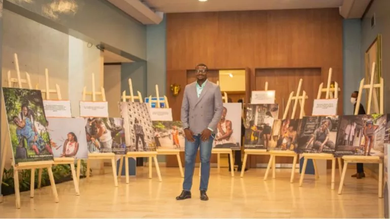 Culture Deux jeunes artistes plasticiens Lualabais invités à exposer à Dallas et au Burkina Faso