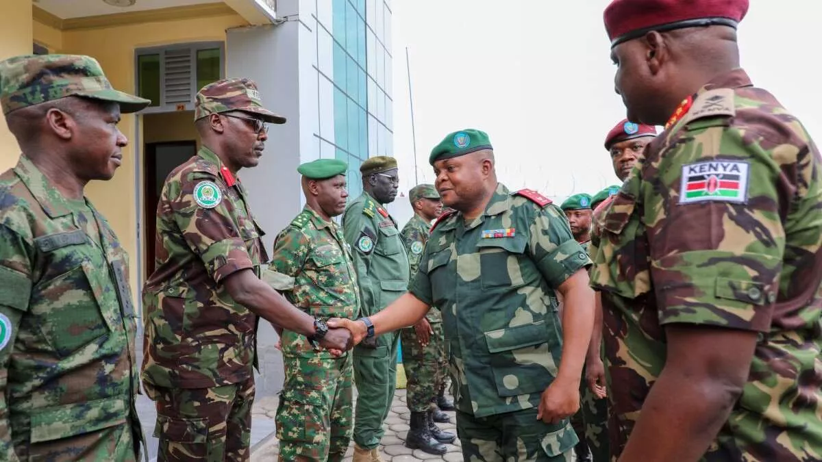 Le général Tshiwewe visite le siège de la Force de veille de la Communauté de l’Afrique de l’Est à Goma