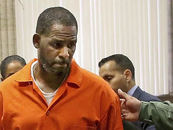 États-Unis: R. Kelly condamné à 20 ans de prison pour crimes sexuels sur mineurs