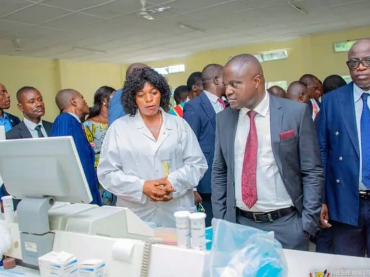 Kongo Central/ESU : Muhindo Nzangi inaugure le nouveau bâtiment de la faculté de médecine de l’Université Kasa-Vubu