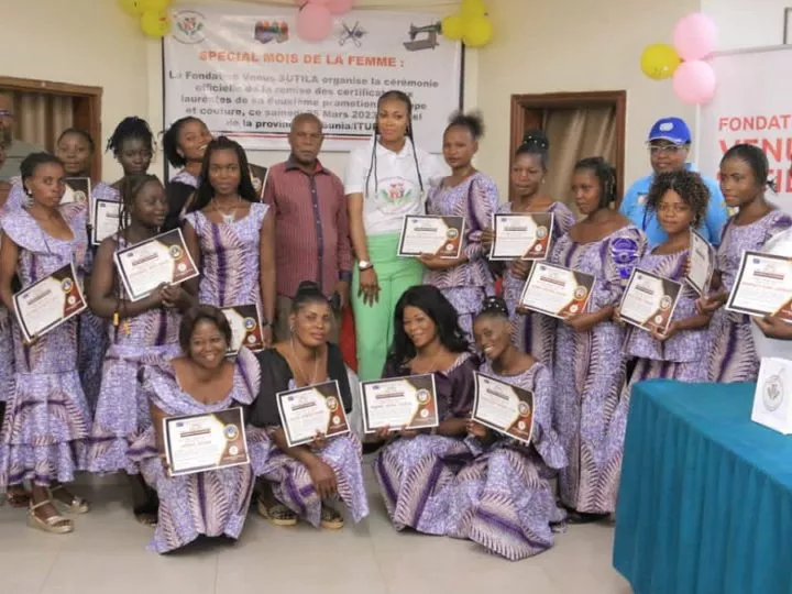 Ituri : 20 filles victimes des violences basées sur le genre formées en coupe et couture reçoivent leurs brevets