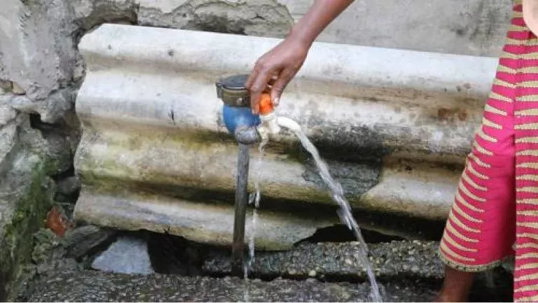 Kasaï Oriental : A Mbujimayi, un bassin d'eau passe de 200 FC à 500 FC