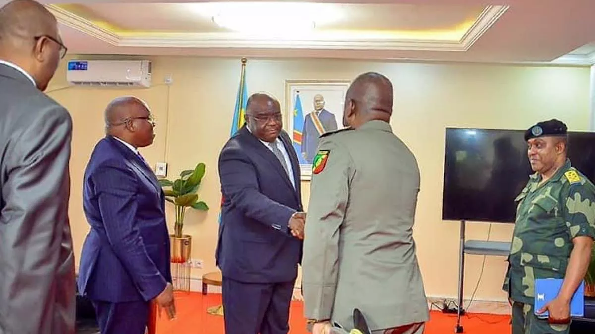 Coopération sécuritaire RDC – Congo Brazzaville : l’Ambassadeur MAMINA rencontre BEMBA GOMBO