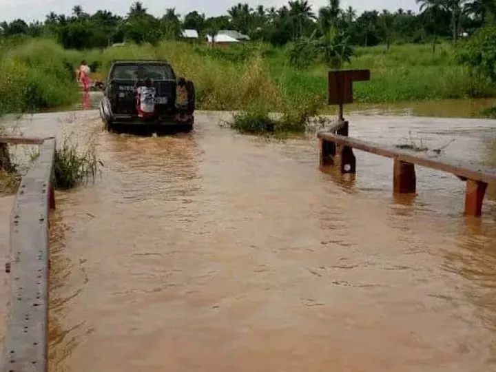 Kasaï : Suite aux inondations, les usagers du tronçon Abattoir-Kalonda contraints à payer 500 FC avant d’atteindre l’HGR/Kalonda Ouest