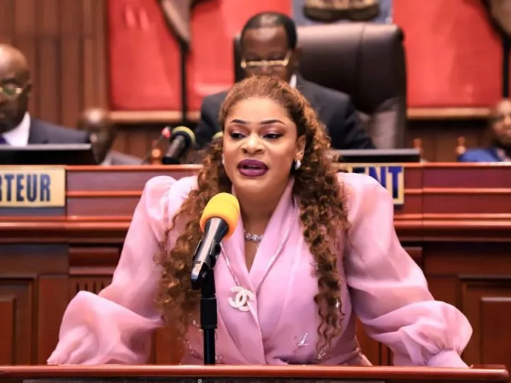 Découverte des matériels de la CENI au Kasaï : Victorine Lwese interpelle le VPM Peter Kazadi