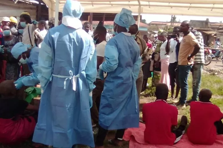 Les artistes fêtent la journée mondiale de l'art au côté des malades mentaux beni