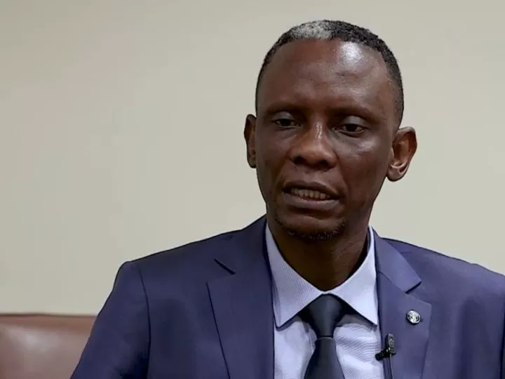 RDC : le député national John Banza adresse une question orale avec débat au VPM de l’économie Kamerhe sur la fermeture de la cimenterie de Kabimba