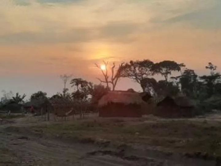 Commandant de police brûlé vif par la population en colère au Kasaï-Oriental suite au décès d’un détenu