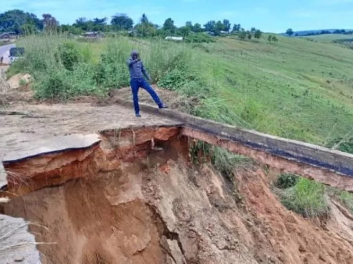 Kwango – RN 1 en danger : l’érosion menace le transport économique vital