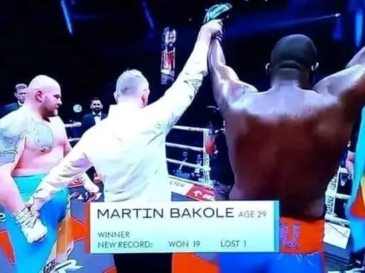 Boxe : 100 000 USD justifiés, le congolais Martin Bakole a battu Igor Shevadzuktskiy par « KO »