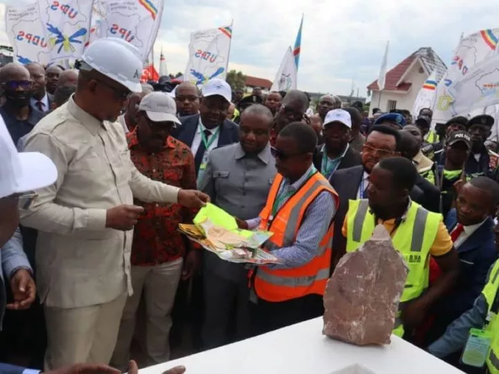 Kasaï Oriental : Au nom de Félix Tshisekedi, Peter Kazadi a lancé les travaux de construction de l’aérogare de l’aéroport international de Mbujimayi