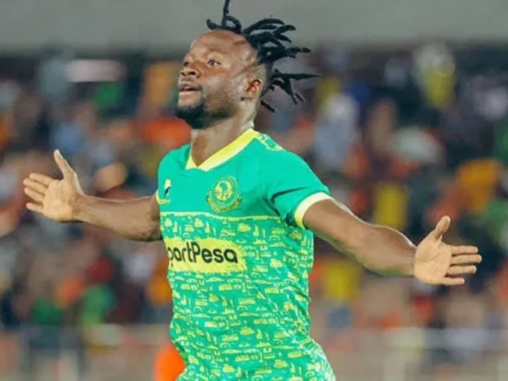 CAF-C2 : Young Africans s’approche de la demi-finale grâce à l’attaquant congolais Fiston Kalala