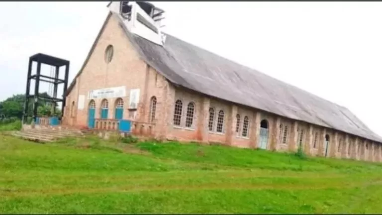 Kasaï Suspension d'un chef d'établissement à Mweka pour majoration abusive des frais de dissertation