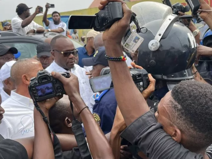 Kinshasa : Katumbi, Fayulu, Matata et Sesanga bloqués par la police sur l’avenue Kianza