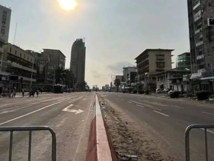 Kinshasa : au jour du sit-in de l’opposition, la police a barricadé les abords du siège de la CENI