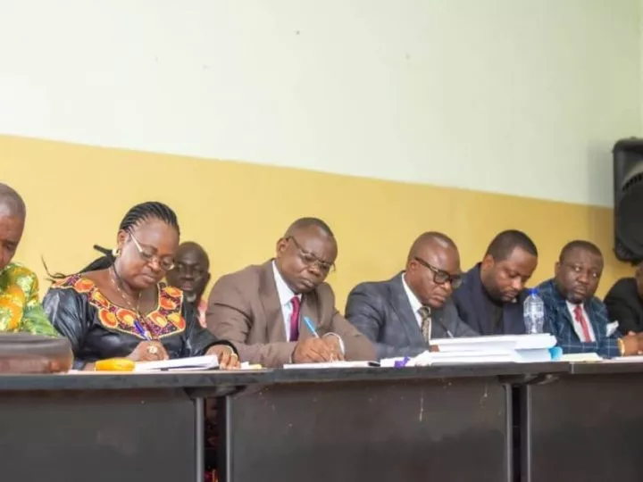 Retour de Tony Mwaba à Kinshasa : Focus sur la prime d’encadrement de la paie et les examens d’État