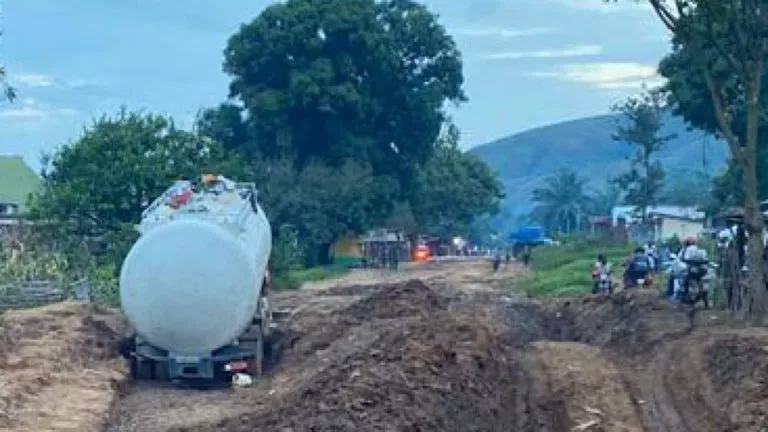 RN5 entre Uvira et Baraka