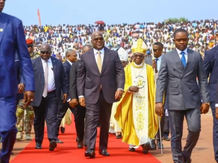 Félix Tshisekedi assiste à la célébration du jubilé d’argent de Mgr Bernard-Emmanuel Kasanda à Mbuji-Mayi