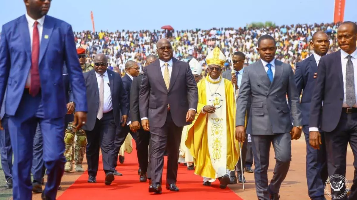 Félix Tshisekedi assiste à la célébration du jubilé d’argent de Mgr Bernard-Emmanuel Kasanda à Mbuji-Mayi