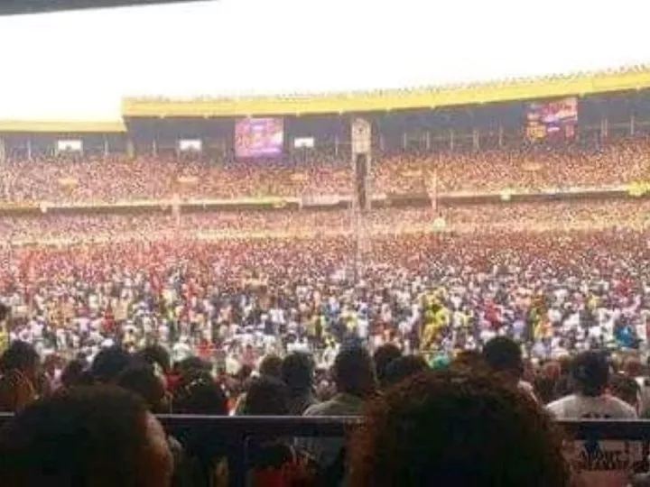 Le Stade des Martyrs a débordé : plus de 150 000 personnes se sont rassemblées pour Ferre Gola, Kinshasa s’était arrêtée