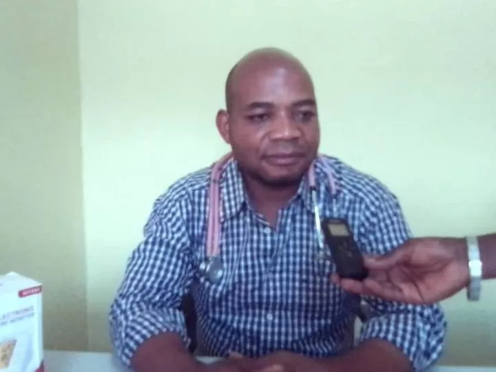 Le lien direct entre le tabac et la pneumonie révélé par le Dr Salluste Kassali à Beni