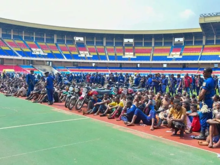 Kinshasa, RDC : Plus de 1000 délinquants présentés à Peter Kazadi, le Vice-Premier Ministre chargé de l’Intérieur