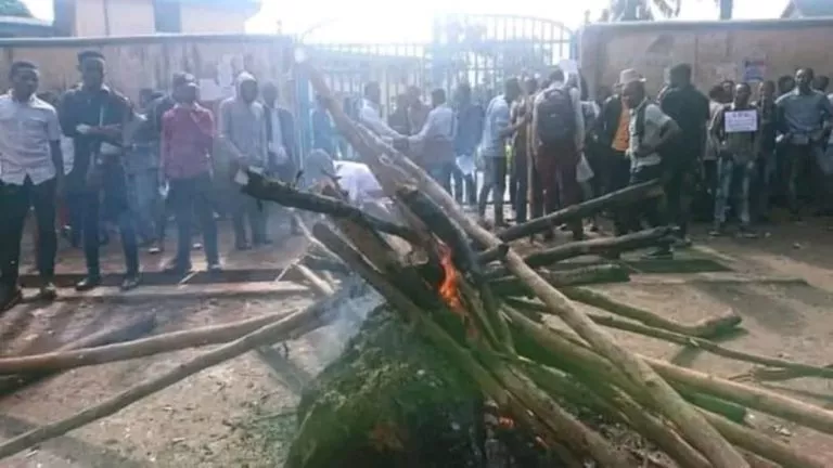 Bukavu Deux Présumés Malfrats Publiquement Lynchés à Bagira