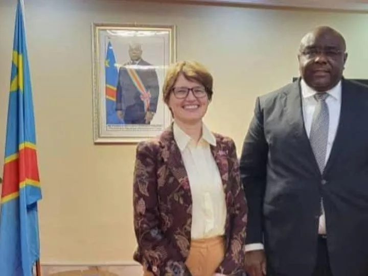 L’ambassadrice du Royaume-Uni en RDC salue les réformes de l’armée congolaise