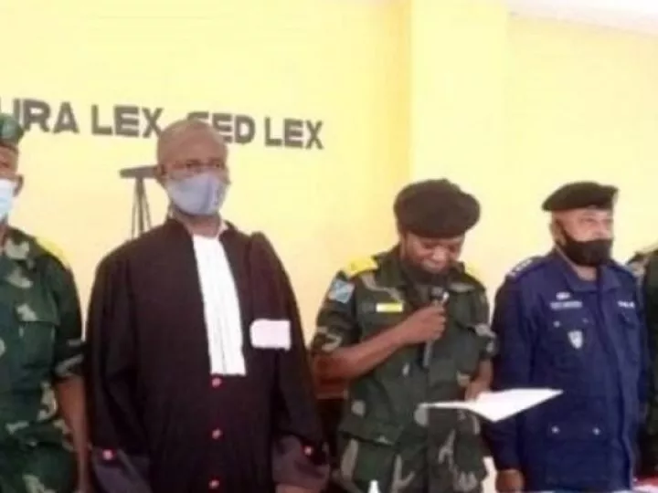 Trafic d’armes en Ituri : Un procès majeur implique des officiers colonels et des membres de la PNC