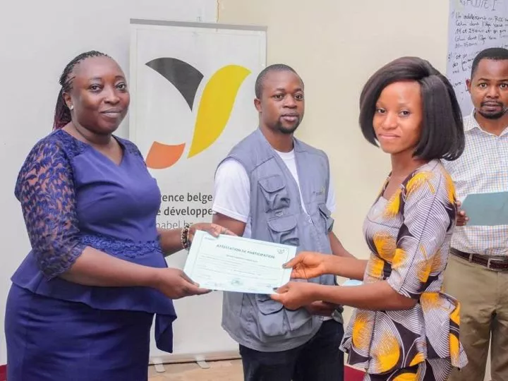 Mbuji-Mayi : 25 jeunes et adolescents formés à la santé sexuelle et reproductive (ENABEL)