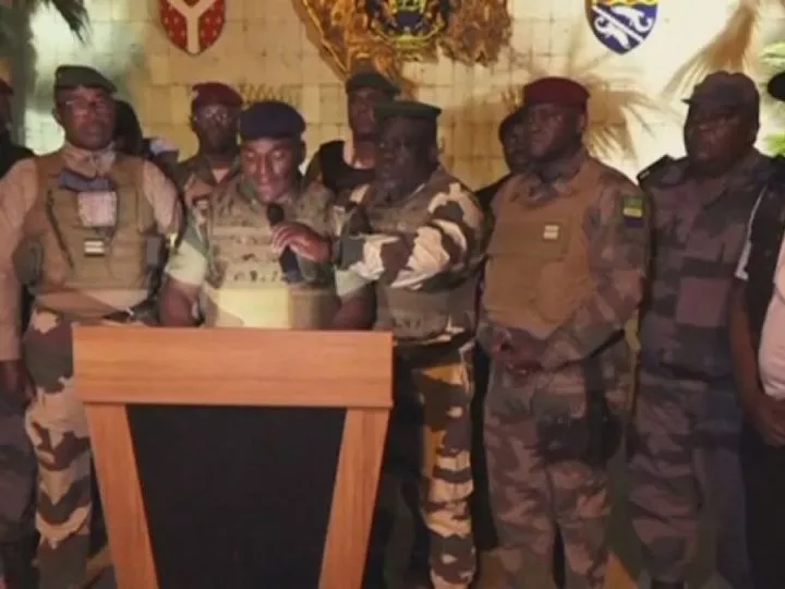 Coup d’État au Gabon : Militaires Dissolvent les Institutions et Déclarent la Fin du Régime Bongo