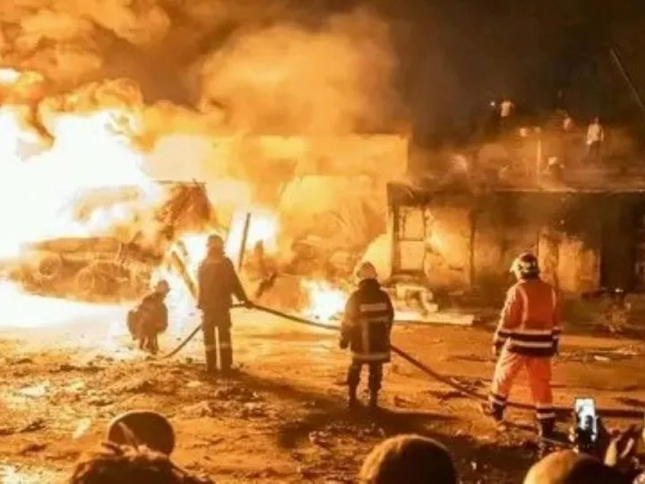Explosion d’un camion citerne à Kinshasa : Incendie et dégâts matériels dans le quartier Righini