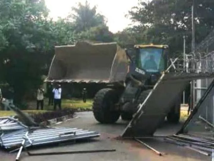 Kinshasa : Tshisekedi Titille Kabila en Réouvrant les Routes dans sa Résidence du GLM