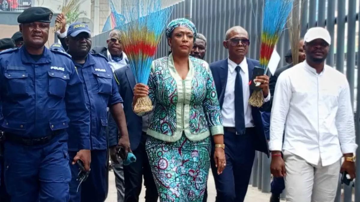 Elections 2023 en RDC : Marie Josée Ifoku Dépose sa Candidature et Prône la ‘Kombolisation’