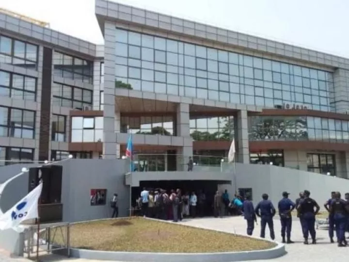 Kinshasa : Des Jeunes de Kingabwa Recrutés par un Politicien Anonyme pour une manifestation à l’Hôtel de Ville