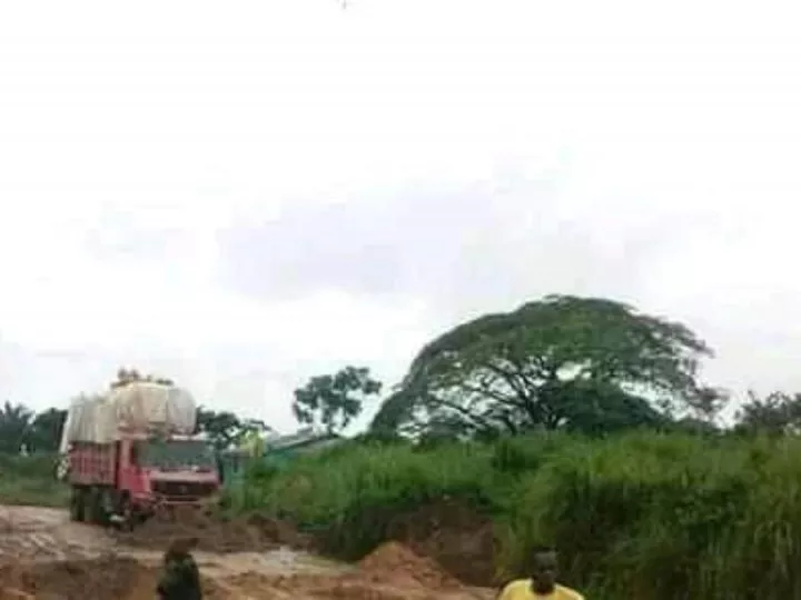 Coupure de Route Critique à Kasongo-Lunda Suite aux Pluies : Appel à l’Action des Autorités