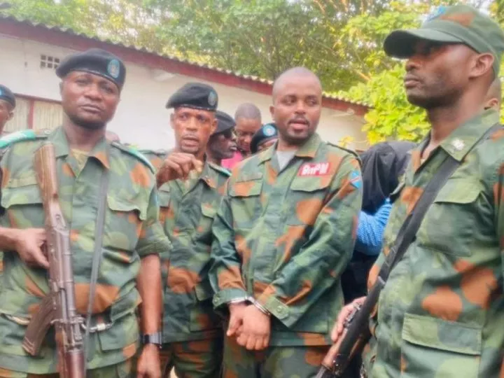 Kinshasa : Un Policier Militaire Condamné à 10 ans de Prison pour Avoir Tiré en l’Air et Menacé un Policier de Circulation
