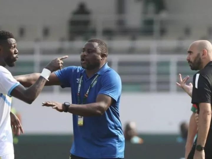 Décision de la CAF: Walid Regragui, Entraîneur du Maroc, Suspendu pour Quatre Matchs Suite à son Altercation avec Chancel Mbemba