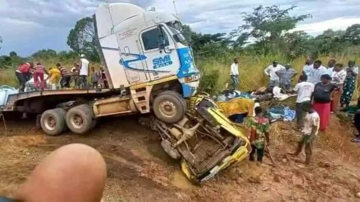 Haut-Katanga : Collision mortelle entre un camion et un Mini-Bus fait 18 morts