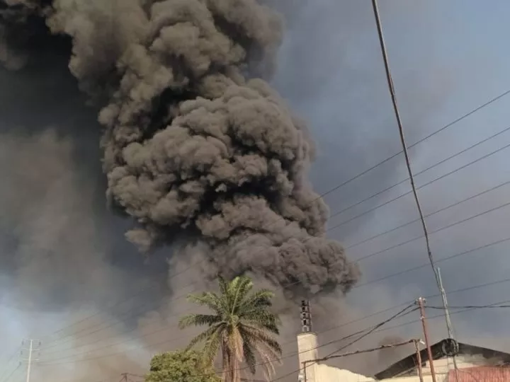 Kinshasa : Incendie majeur aux entrepôts de Plastico Do Sol dans la commune de LIMETE