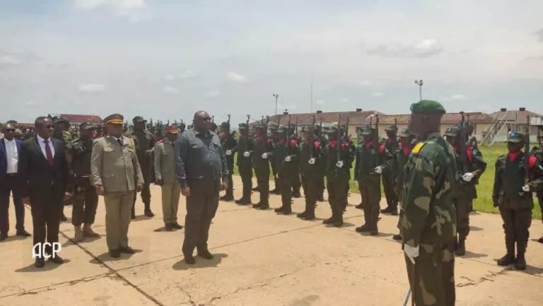 Jean-Pierre Bemba préside la remise des diplômes à l'École des Officiers de Kananga